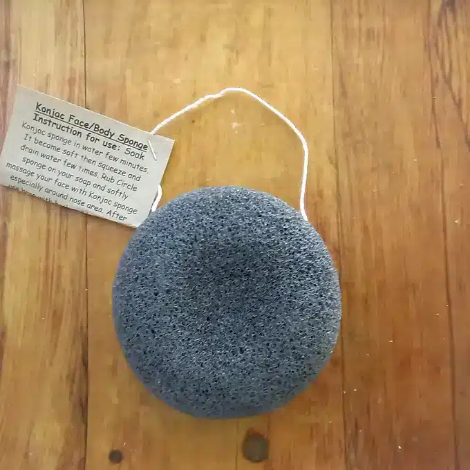 フェイス&ボディに使えるこんにゃくスポンジ。ヴィーガン対応、S・M・Lの3サイズ展開。